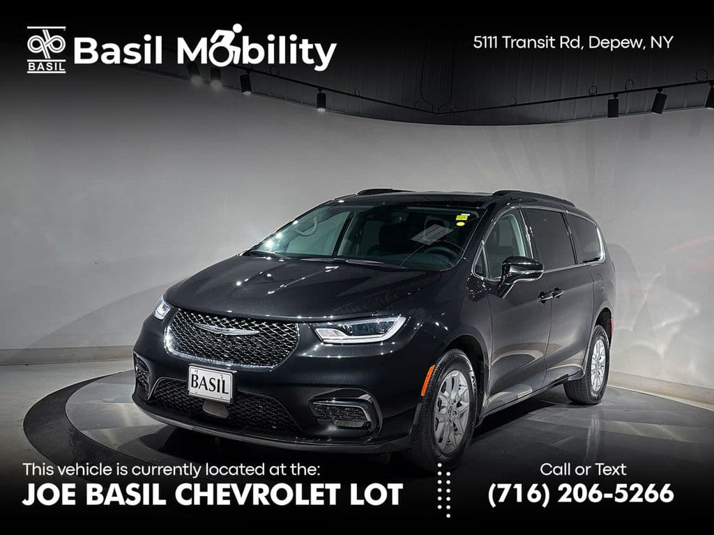 2022 Chrysler Pacifica Touring L — photo 1 of 40