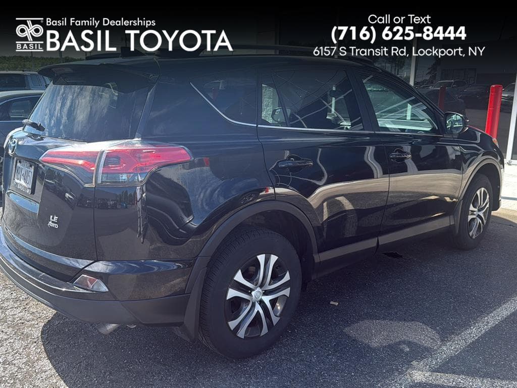 2018 Toyota RAV4 LE — photo 1 of 4
