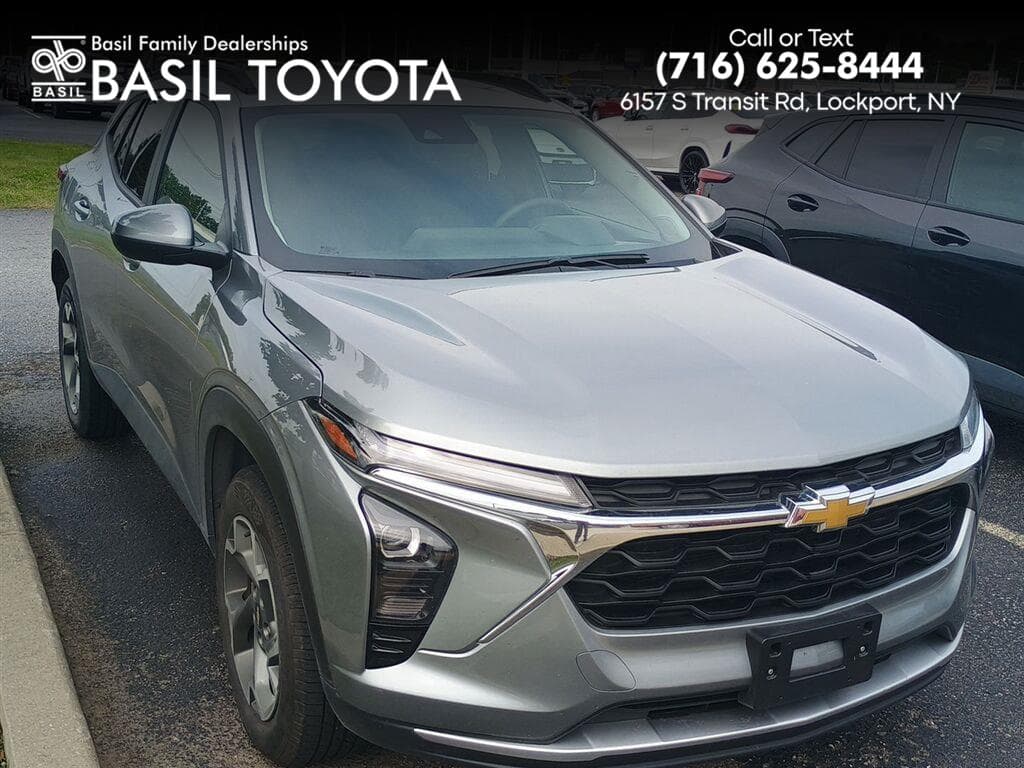 2025 Chevrolet Trax LT — photo 1 of 4