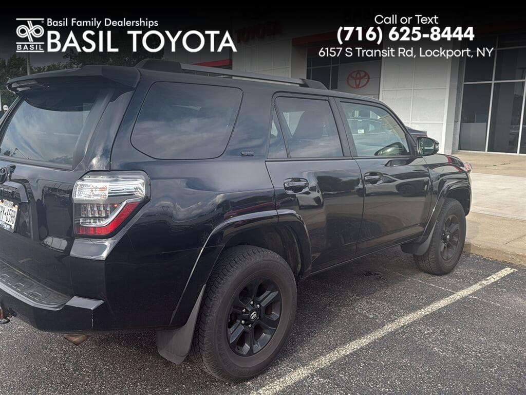 2023 Toyota 4Runner SR5 Premium — photo 1 of 4