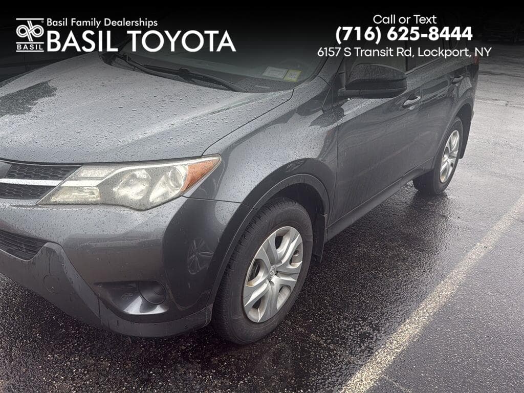 2015 Toyota RAV4 LE — photo 1 of 3