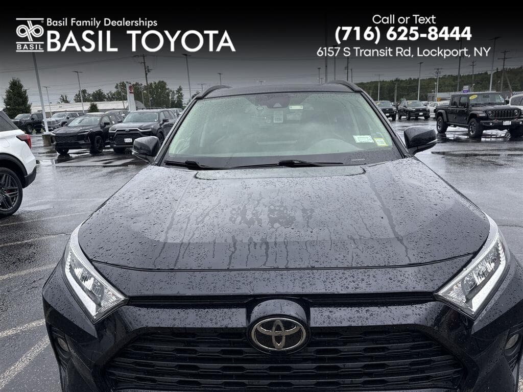 2019 Toyota RAV4 XLE Premium — photo 1 of 3