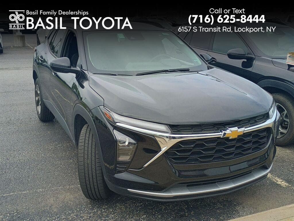 2025 Chevrolet Trax LT — photo 1 of 5