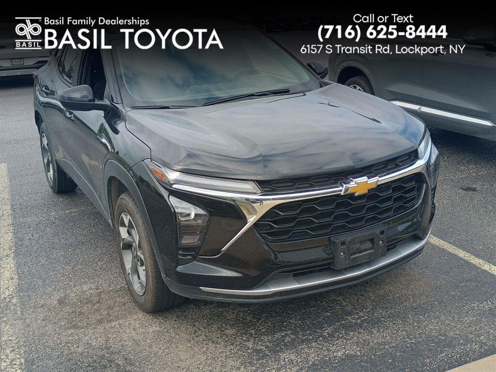 2025 Chevrolet Trax LT — photo 1 of 4