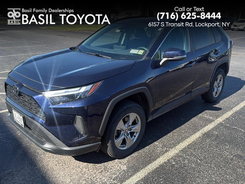 2022 Toyota RAV4 XLE — photo 1 of 2