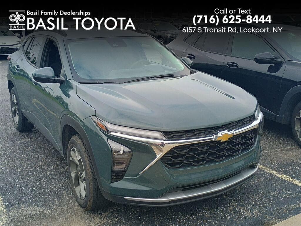 2025 Chevrolet Trax LT — photo 1 of 4