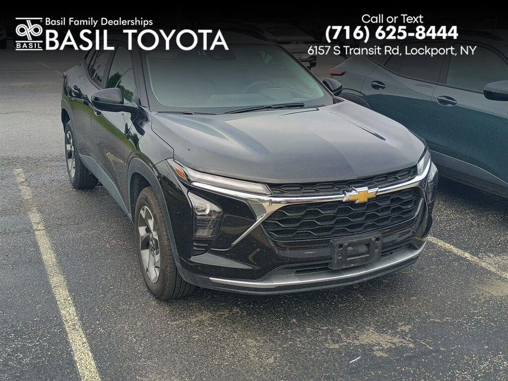 2025 Chevrolet Trax LT — photo 1 of 4