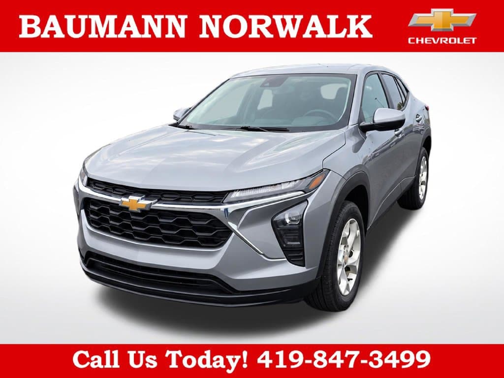 2024 Chevrolet Trax LS — photo 1 of 37