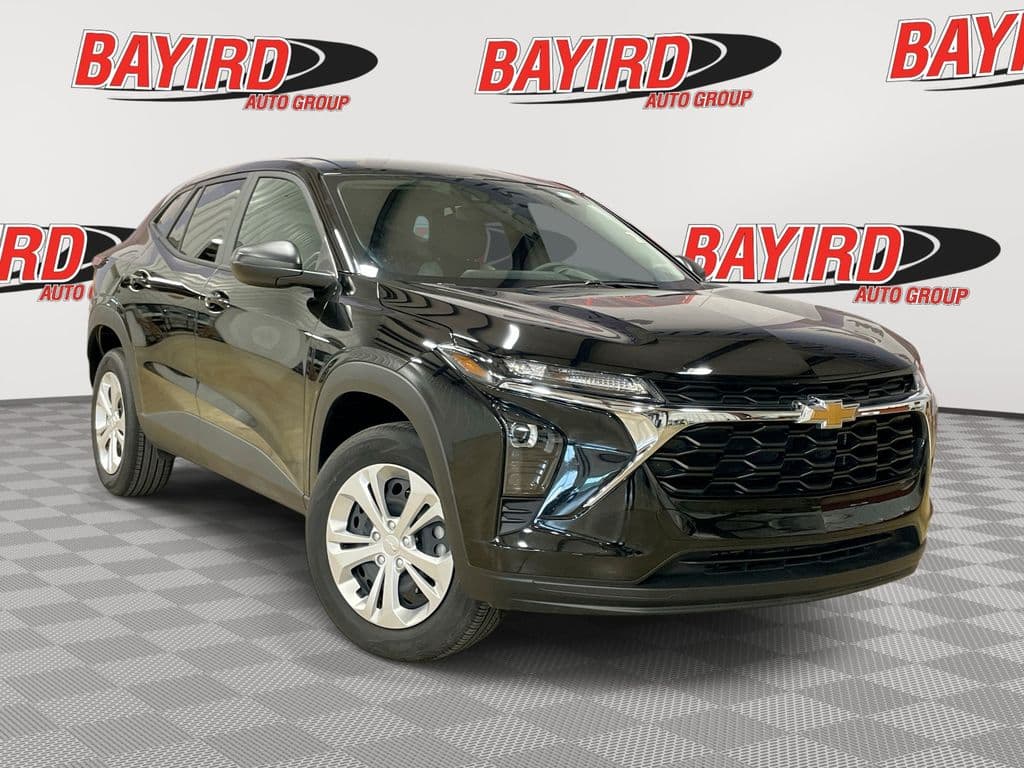 2026 Chevrolet Trax LS — photo 1 of 32