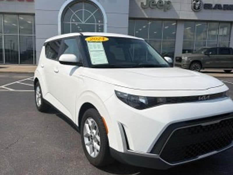 2024 Kia Soul LX — photo 1 of 17