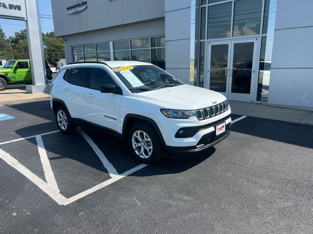 2024 Jeep Compass Latitude — photo 1 of 37