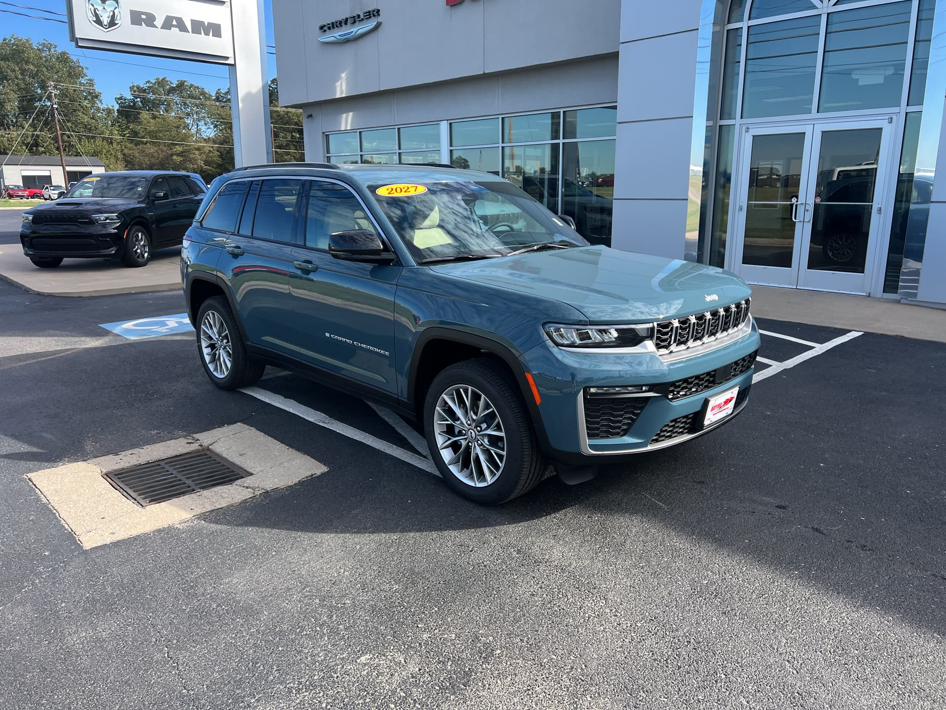 2027 Jeep Grand Cherokee Limited — photo 1 of 49