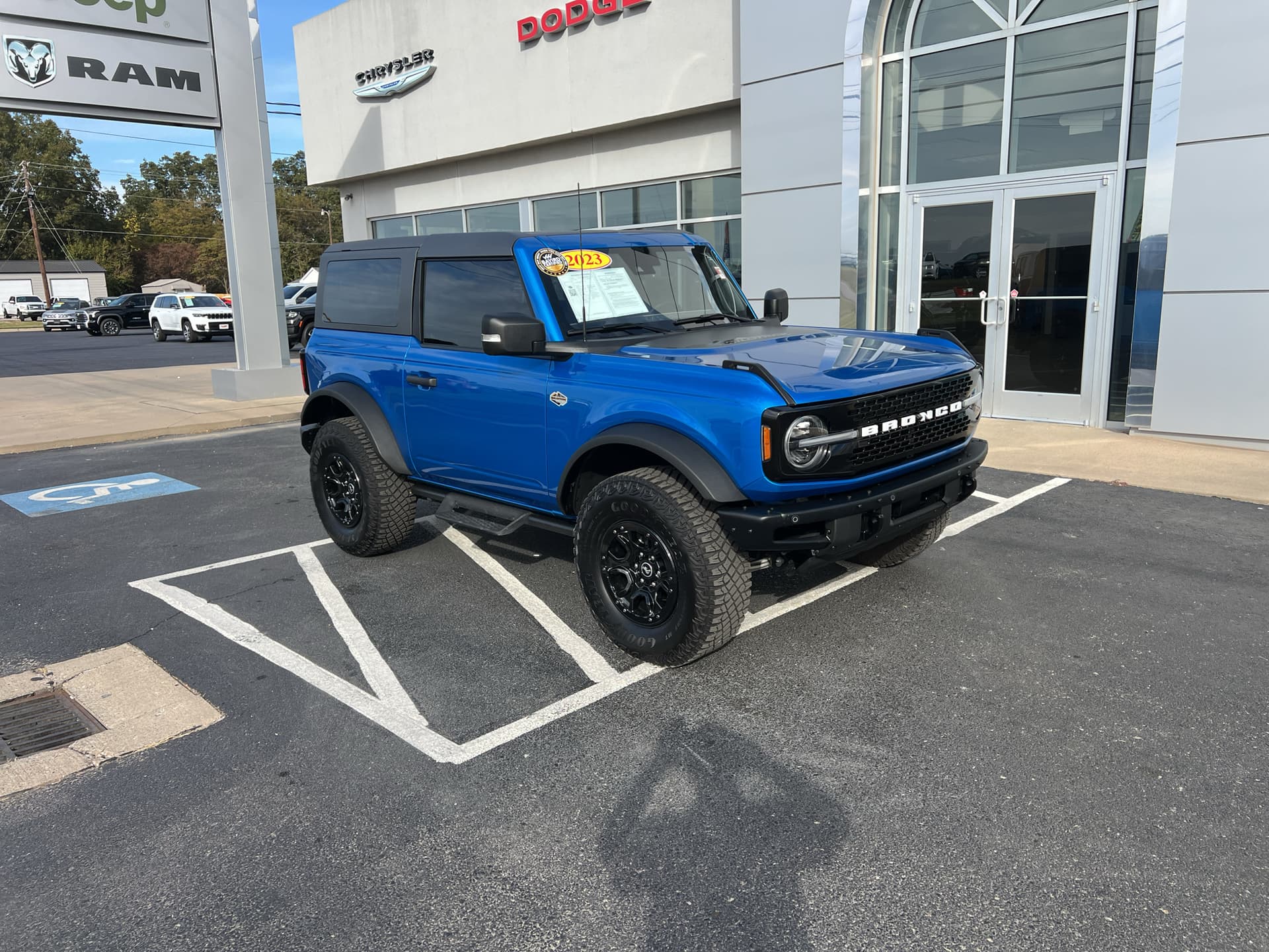 2023 Ford Bronco Base — photo 1 of 39