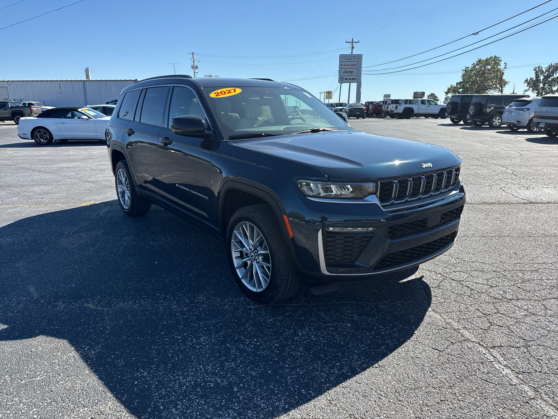2027 Jeep Grand Cherokee L Limited — photo 1 of 40