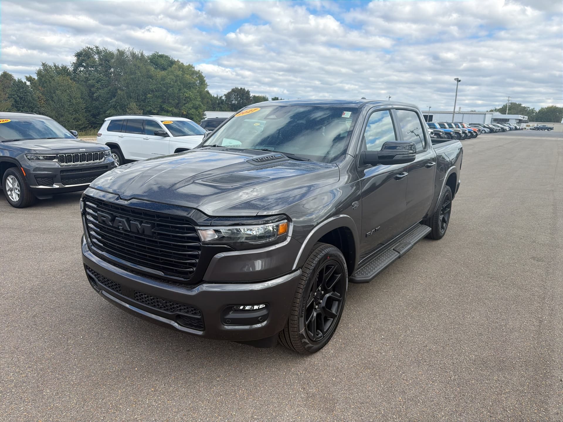 2027 RAM 1500 Laramie — photo 1 of 26