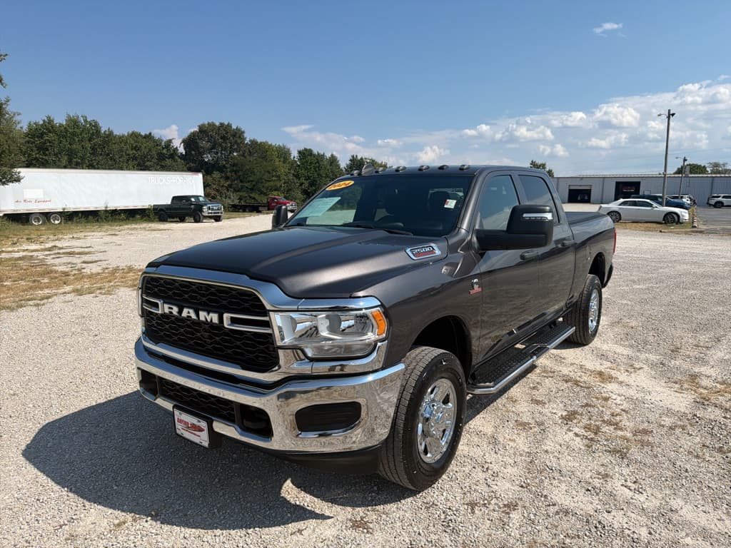 2024 RAM 2500 Tradesman — photo 1 of 17