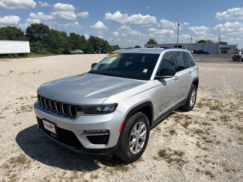2022 Jeep Grand Cherokee Limited — photo 1 of 17