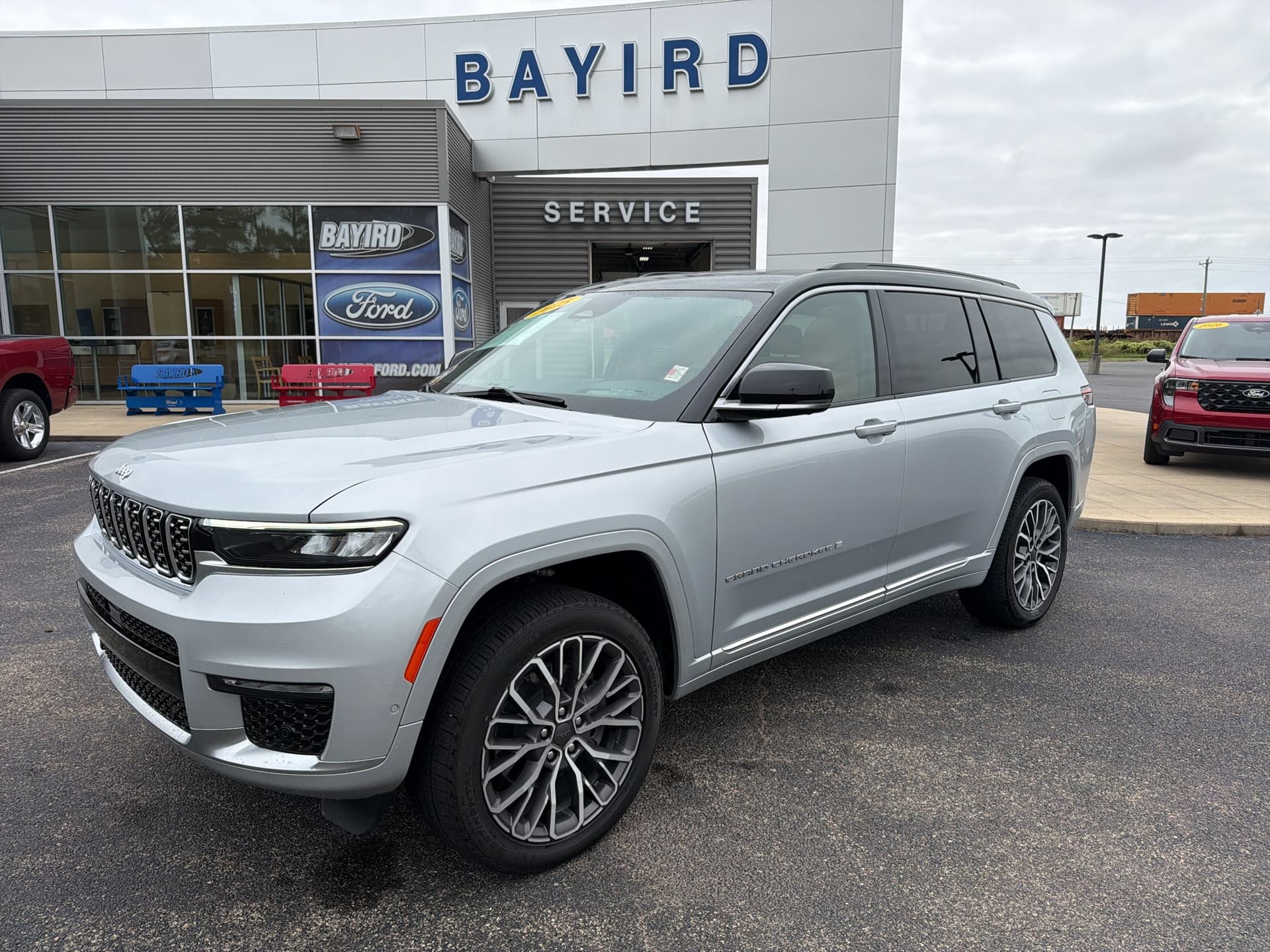 2025 Jeep Grand Cherokee L Summit Reserve — photo 1 of 26