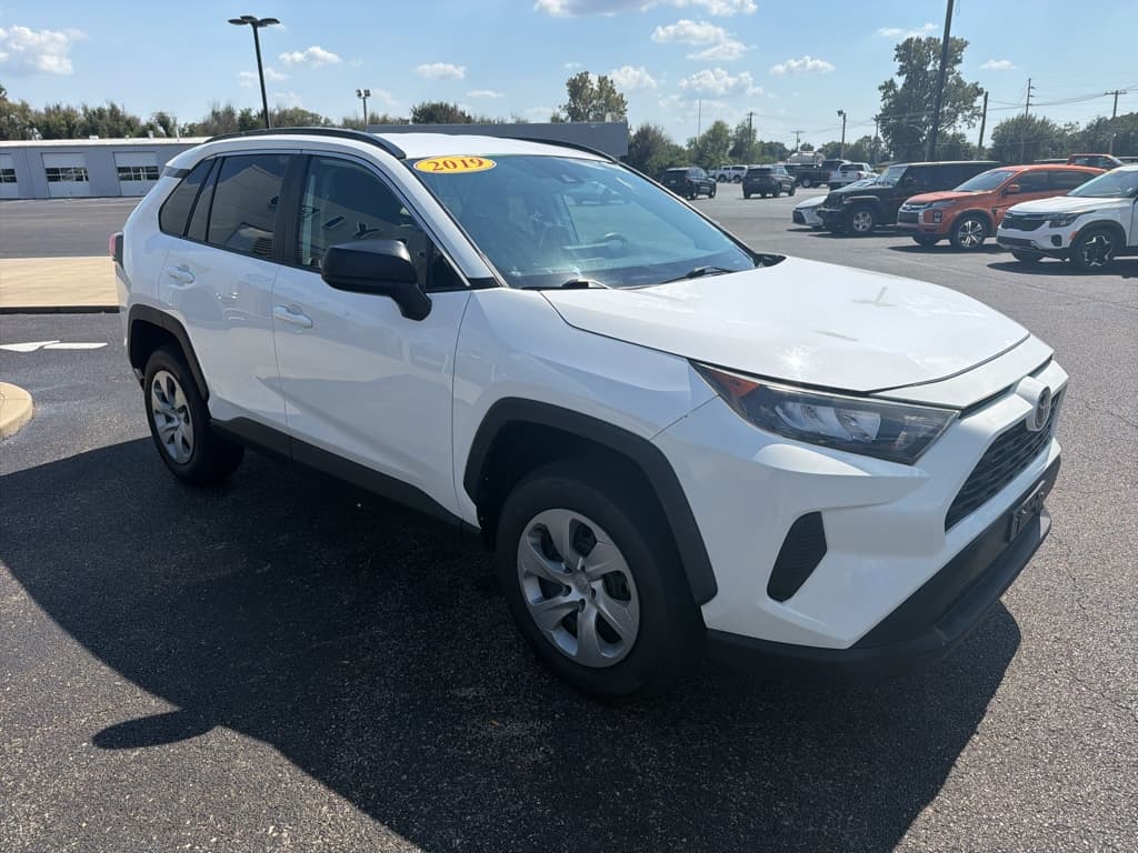 2019 Toyota RAV4 LE — photo 1 of 20