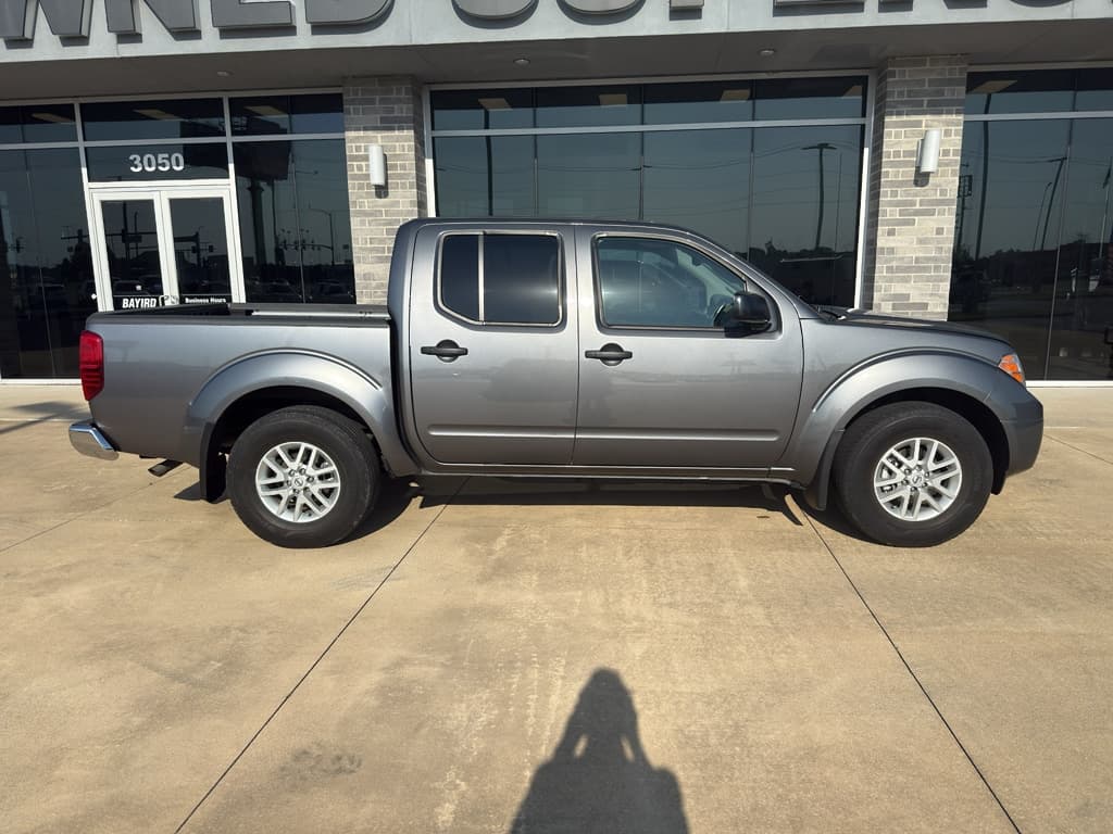 2021 Nissan Frontier SV — photo 1 of 25