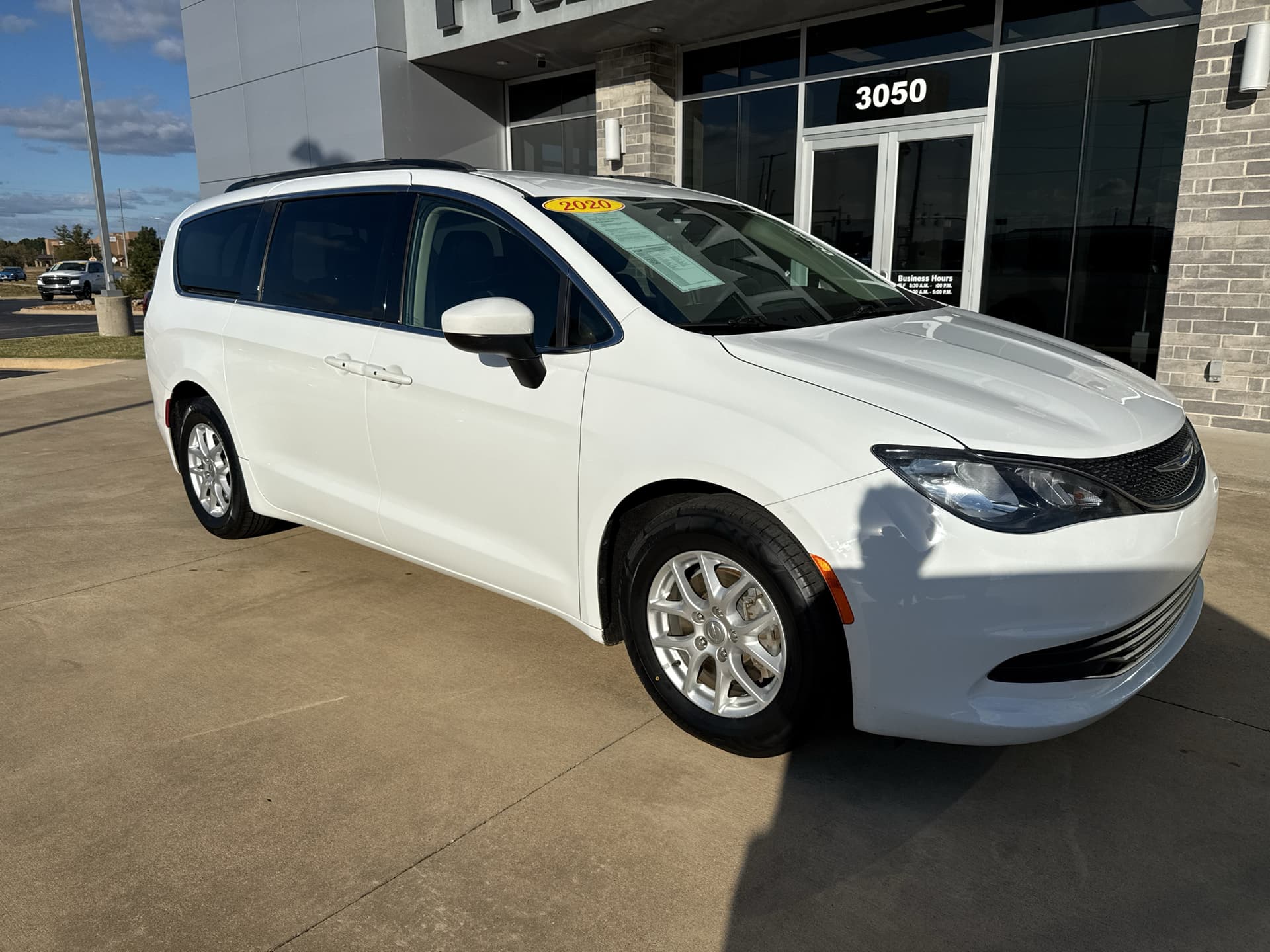 2020 Chrysler Voyager Base — photo 1 of 26