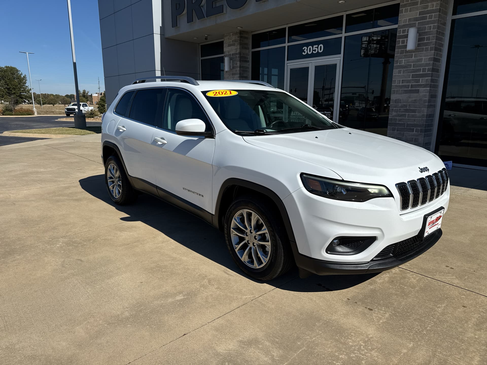 2021 Jeep Cherokee Latitude Lux — photo 1 of 25