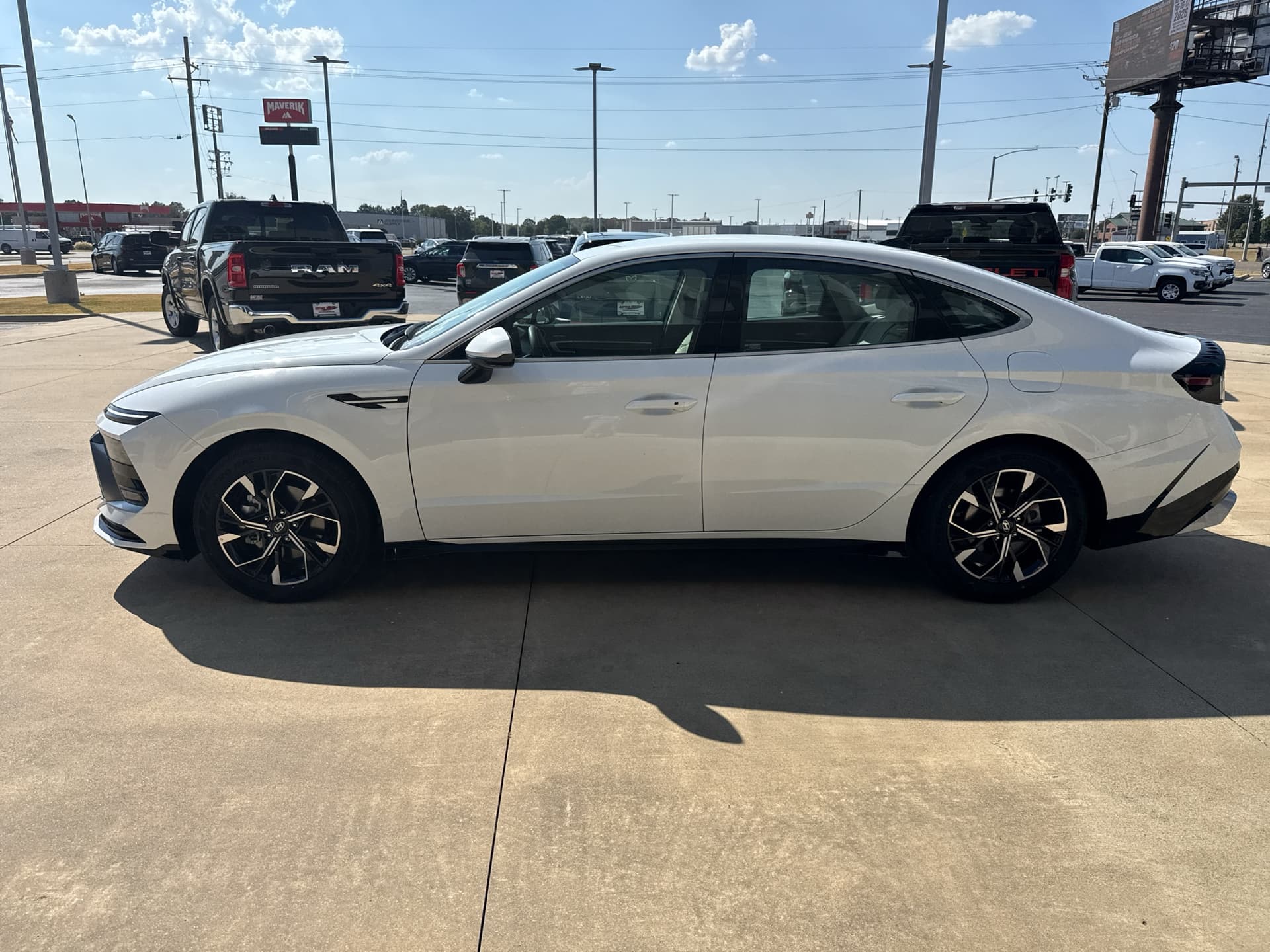 2025 Hyundai Sonata SEL — photo 1 of 24