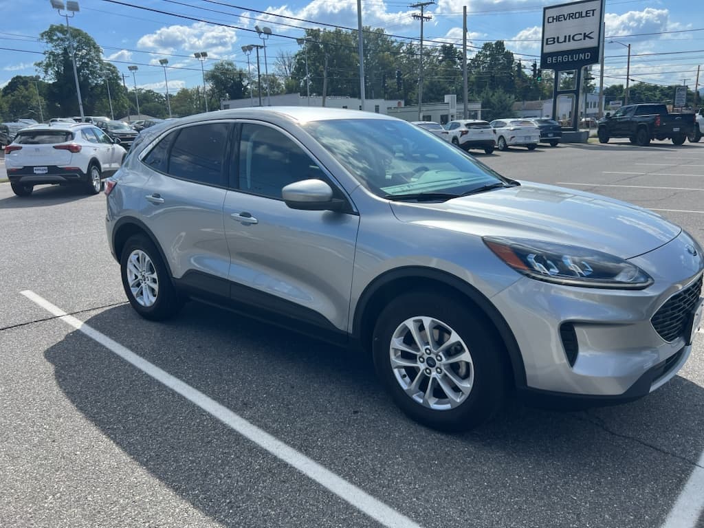 2021 Ford Escape SE — photo 1 of 14