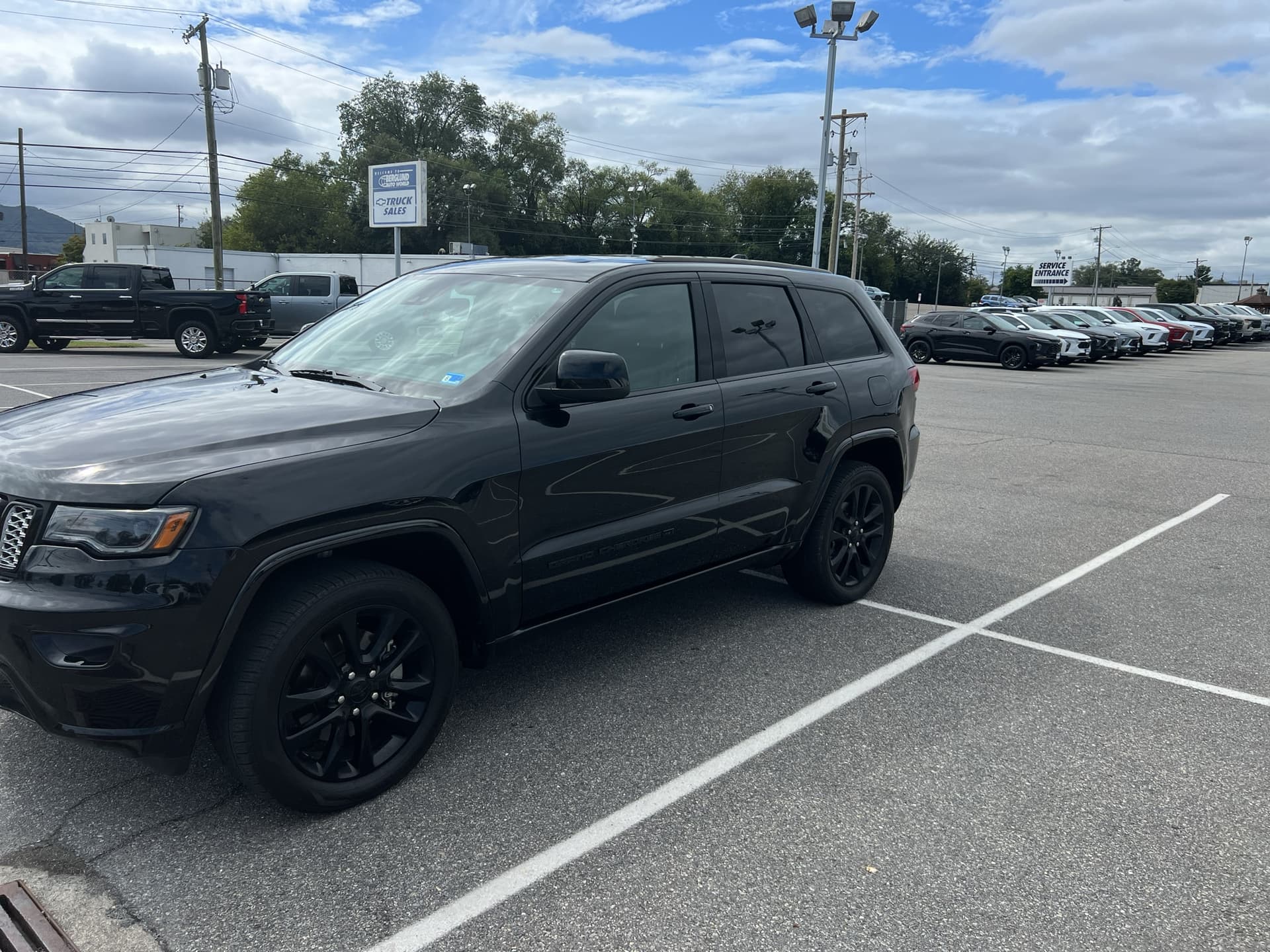 2022 Jeep Grand Cherokee WK Laredo X — photo 1 of 10