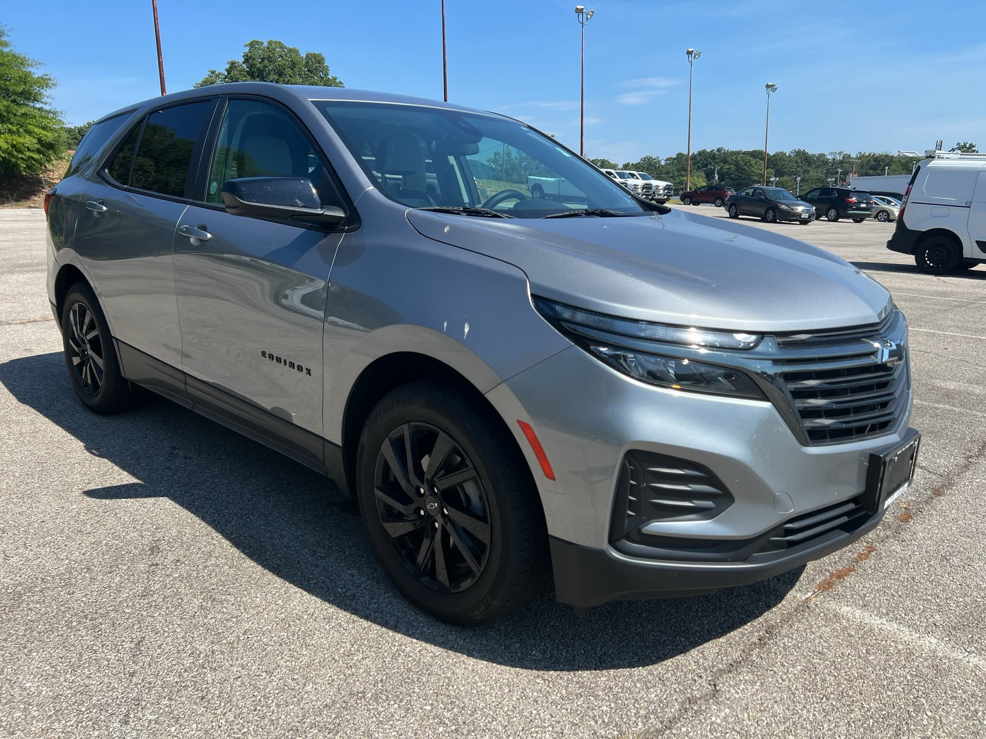 2023 Chevrolet Equinox LS — photo 1 of 13