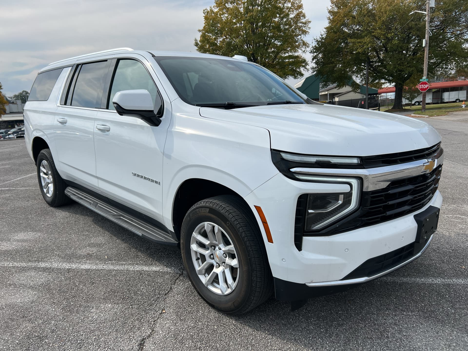 2025 Chevrolet Suburban LS — photo 1 of 13