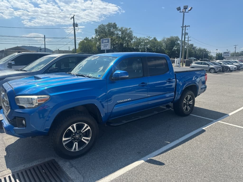 2016 Toyota Tacoma TRD Sport — photo 1 of 8