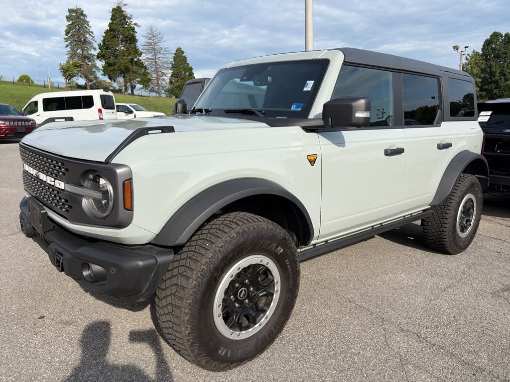 2022 Ford Bronco Badlands — photo 1 of 6