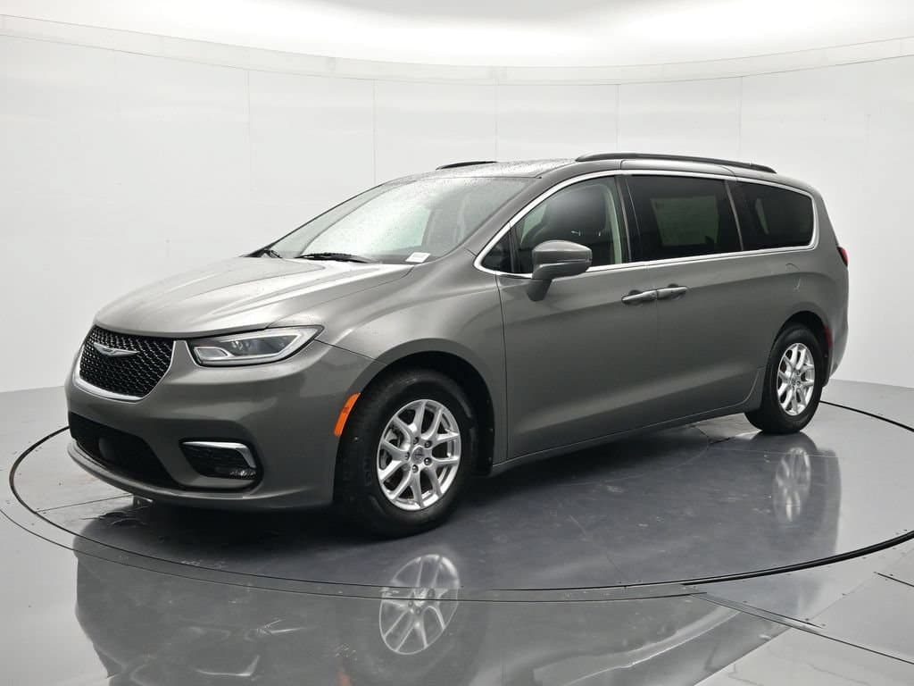 2022 Chrysler Pacifica Touring L — photo 1 of 49