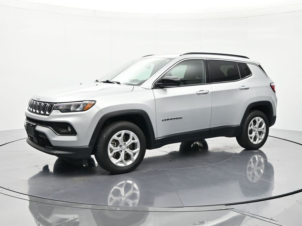 2024 Jeep Compass Latitude — photo 1 of 48