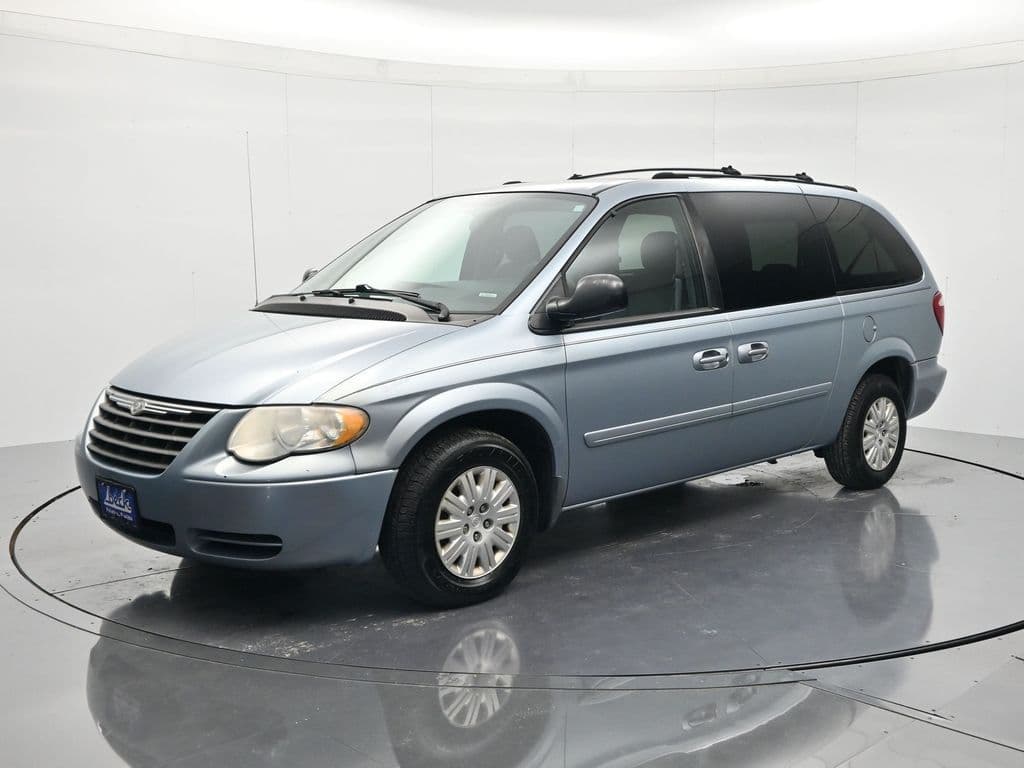 2005 Chrysler Town & Country LX — photo 1 of 47