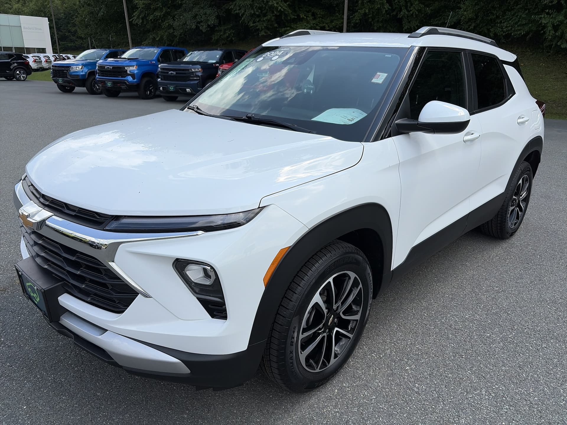 2024 Chevrolet Trailblazer LT — photo 1 of 18