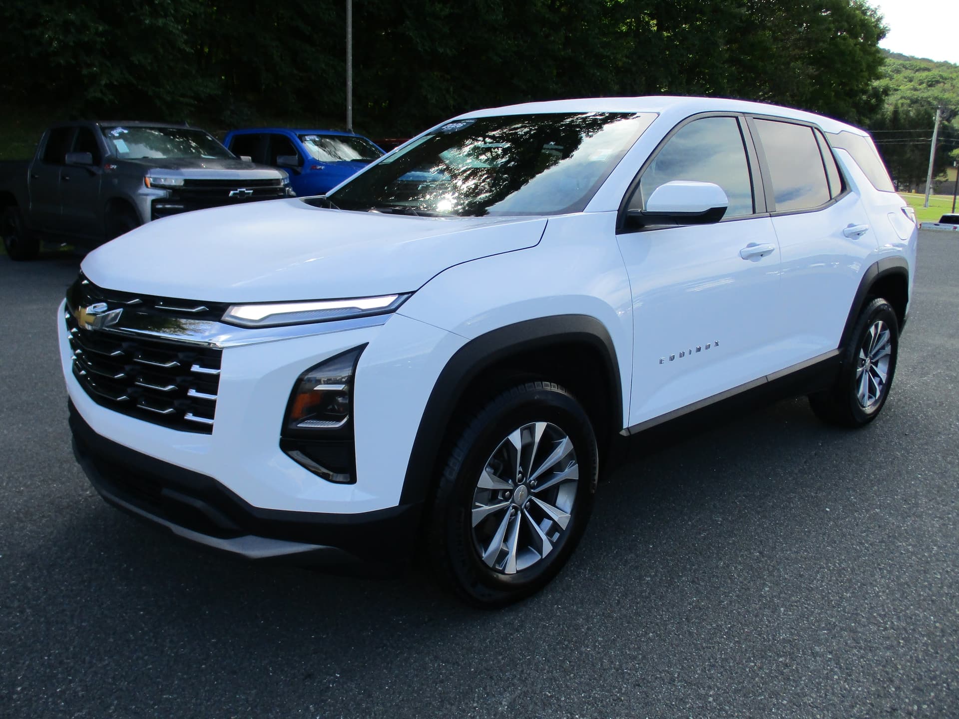 2026 Chevrolet Equinox AWD LT — photo 1 of 17