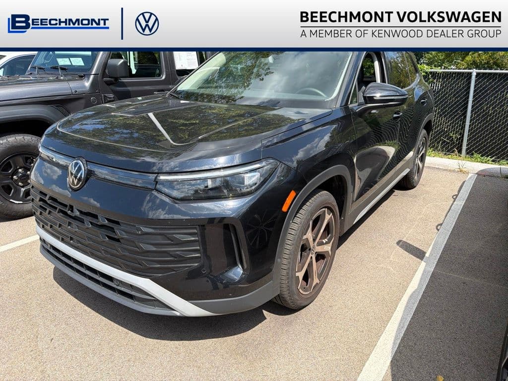 2025 Volkswagen Tiguan SE — photo 1 of 9