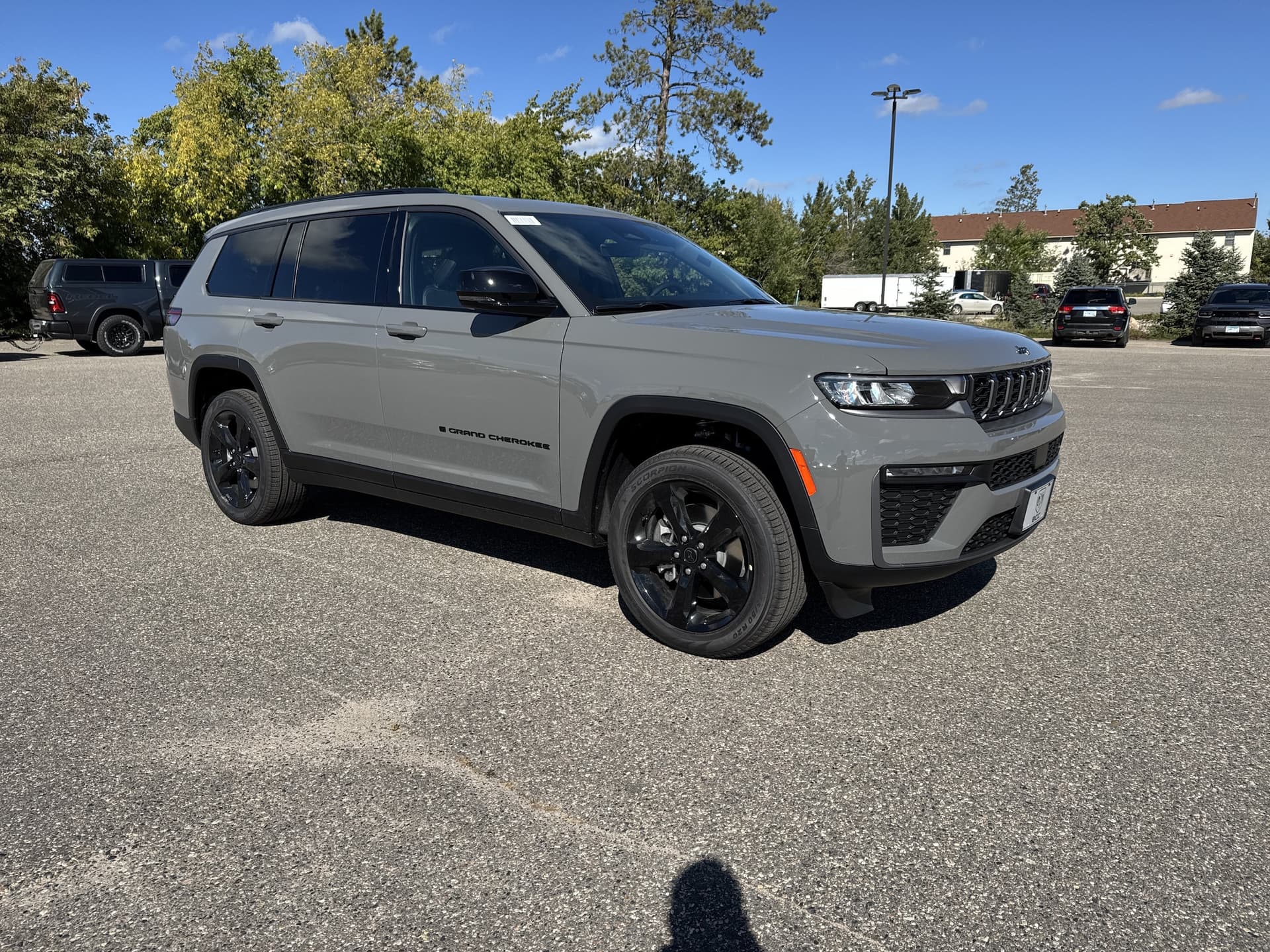 2027 Jeep Grand Cherokee L Limited — photo 1 of 35