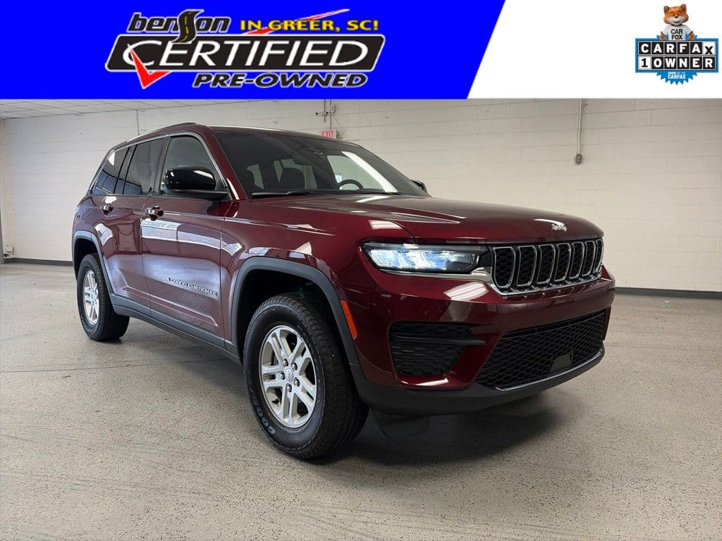 2024 Jeep Grand Cherokee Laredo — photo 1 of 6