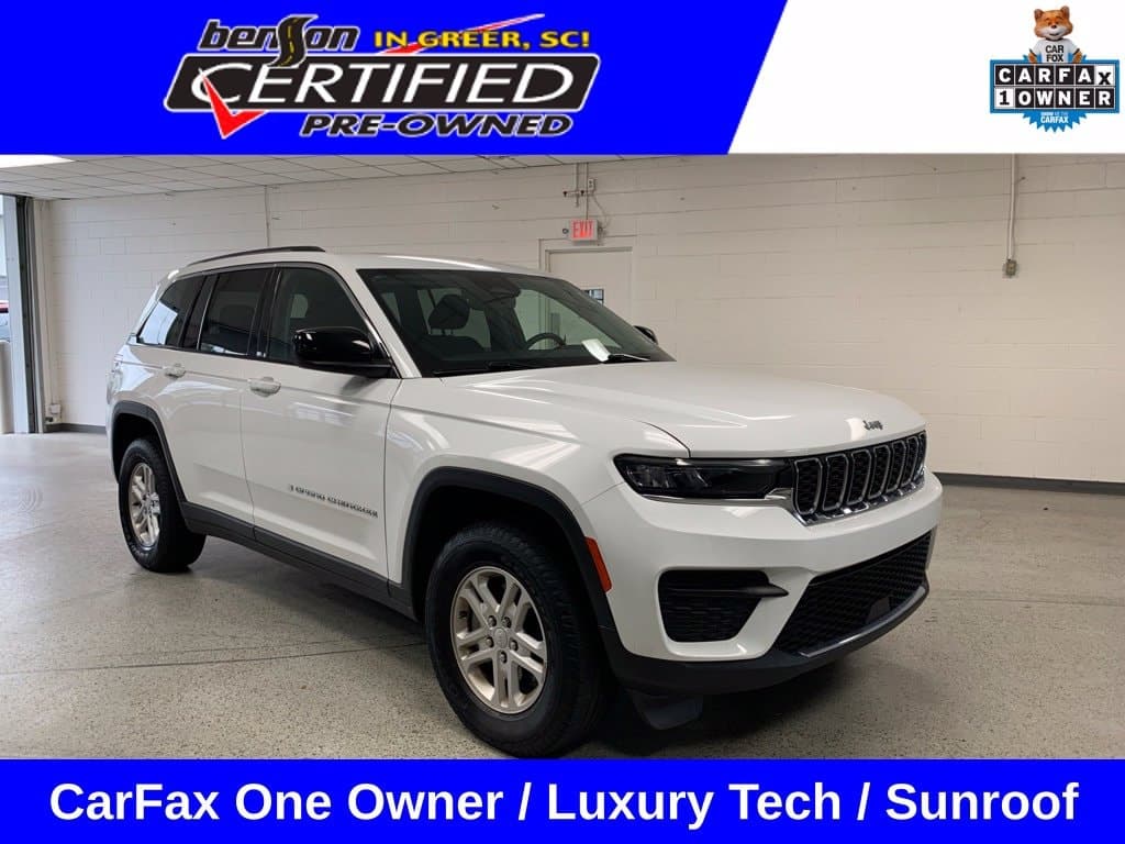 2023 Jeep Grand Cherokee Laredo — photo 1 of 10