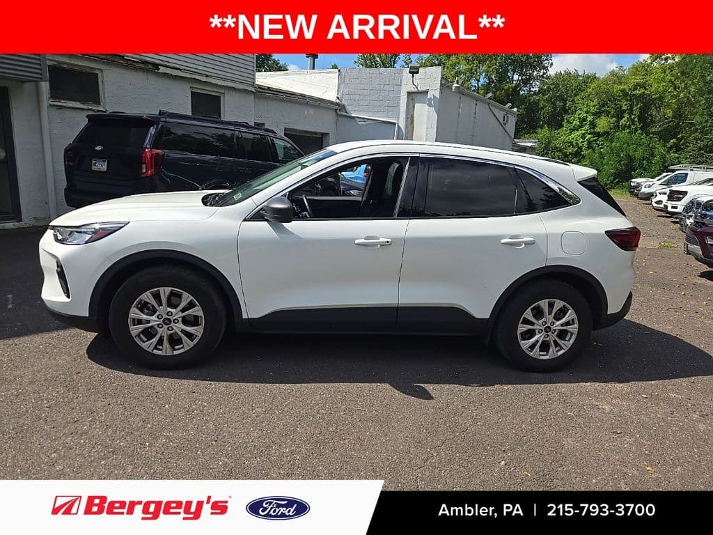 2023 Ford Escape Active — photo 1 of 13