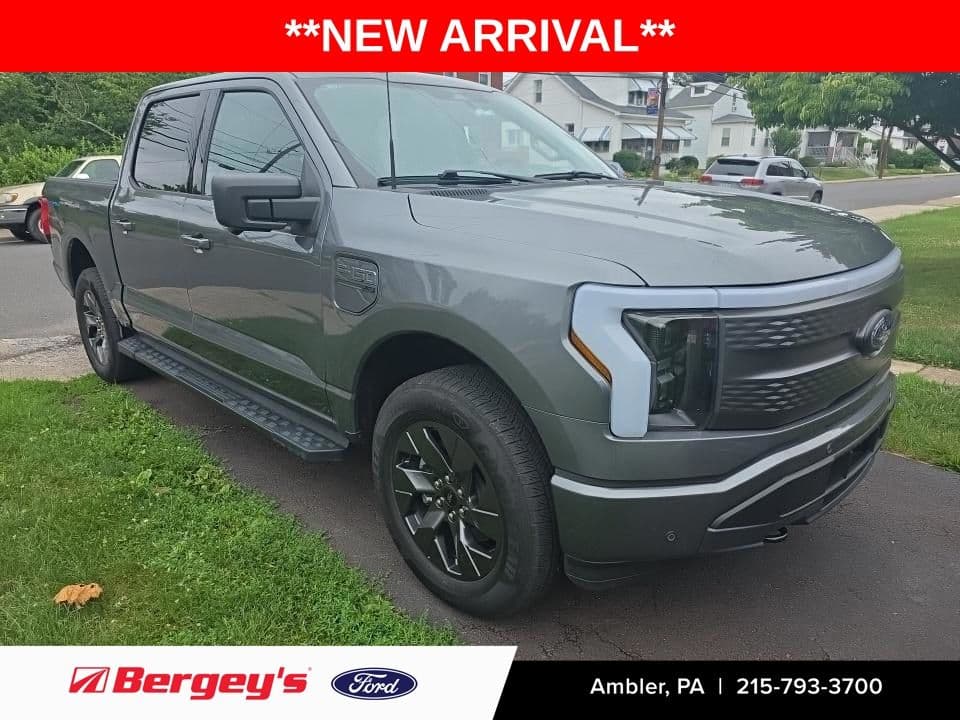 2023 Ford F-150 Lightning XLT — photo 1 of 13