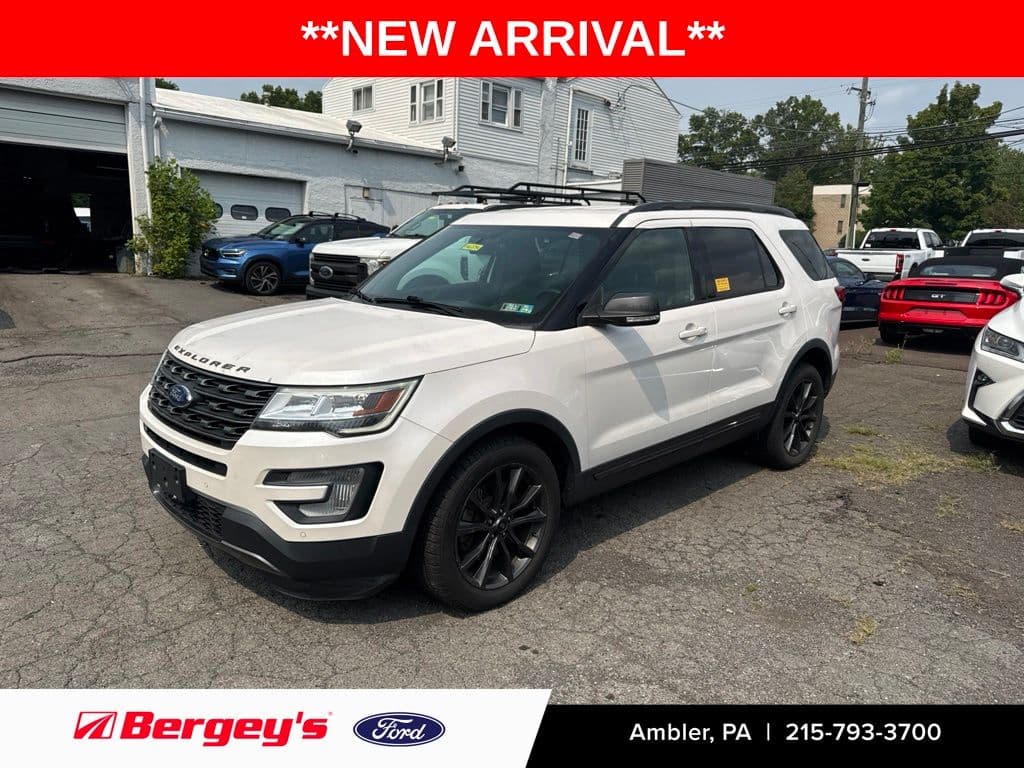 2017 Ford Explorer XLT — photo 1 of 9