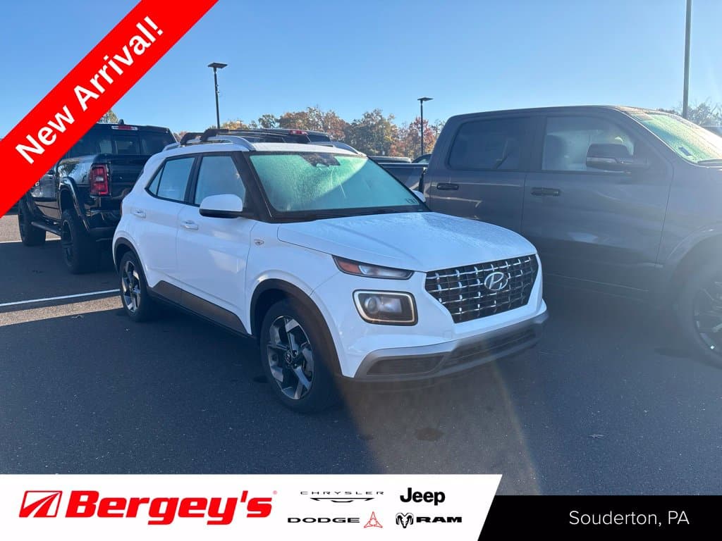 2023 Hyundai Venue SEL — photo 1 of 17
