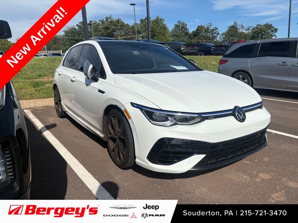 2024 Volkswagen Golf R Base — photo 1 of 9