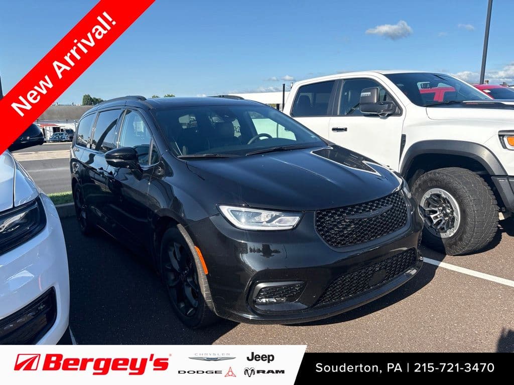 2026 Chrysler Pacifica Limited — photo 1 of 11