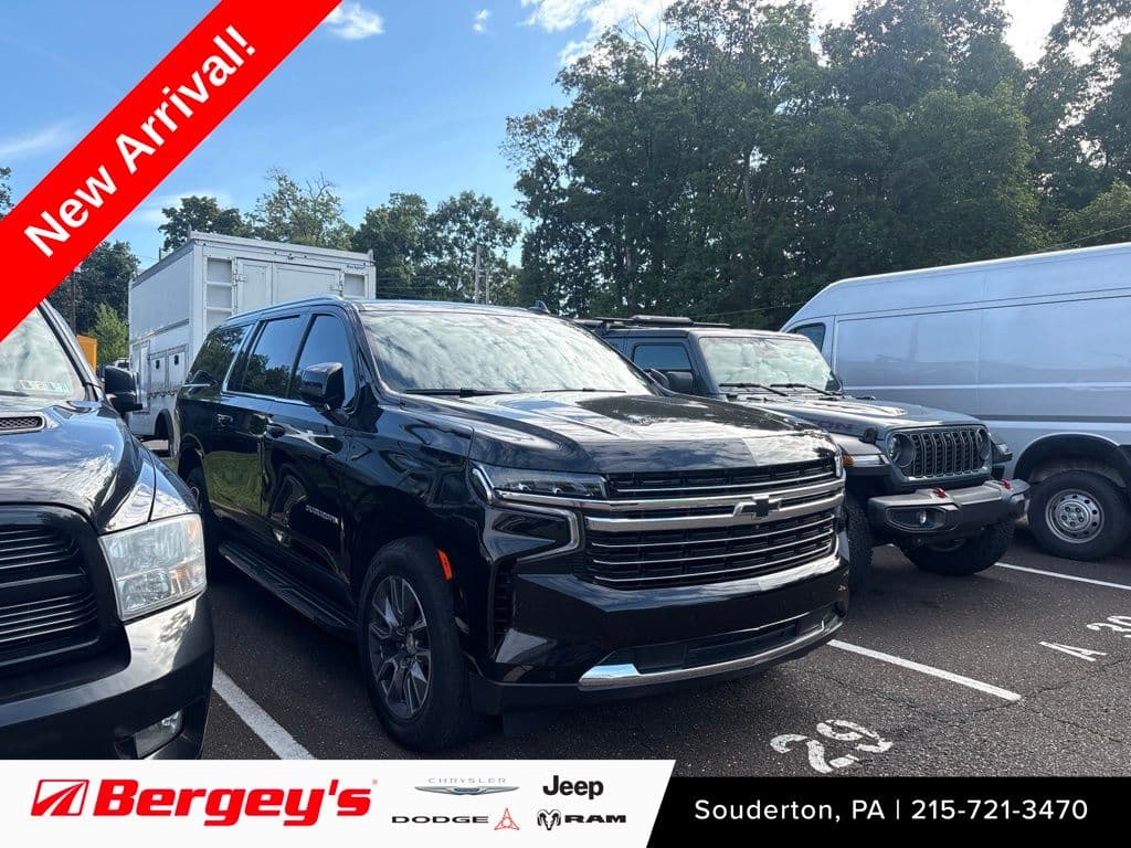 2024 Chevrolet Suburban LT — photo 1 of 11