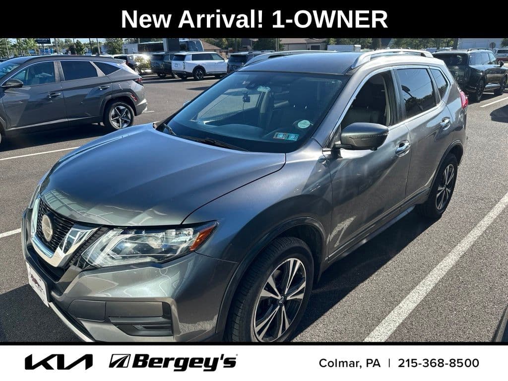 2019 Nissan Rogue SV — photo 1 of 13